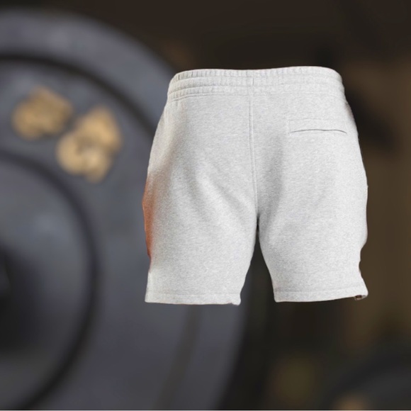 GymShark Men’s Crest Shorts in Light Grey Marl - Picture 2 of 2